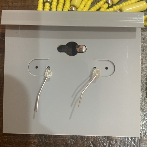 NWOT Yellow Beaded multi strand necklace and matching earrings - Picture 3 of 3